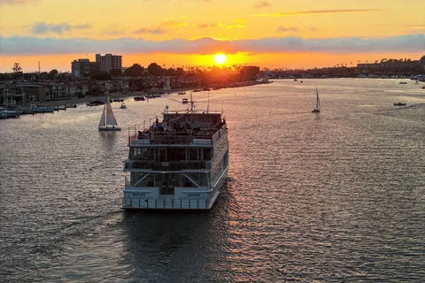 From Newport Beach: Weekend Dinner Cruise with Live DJ