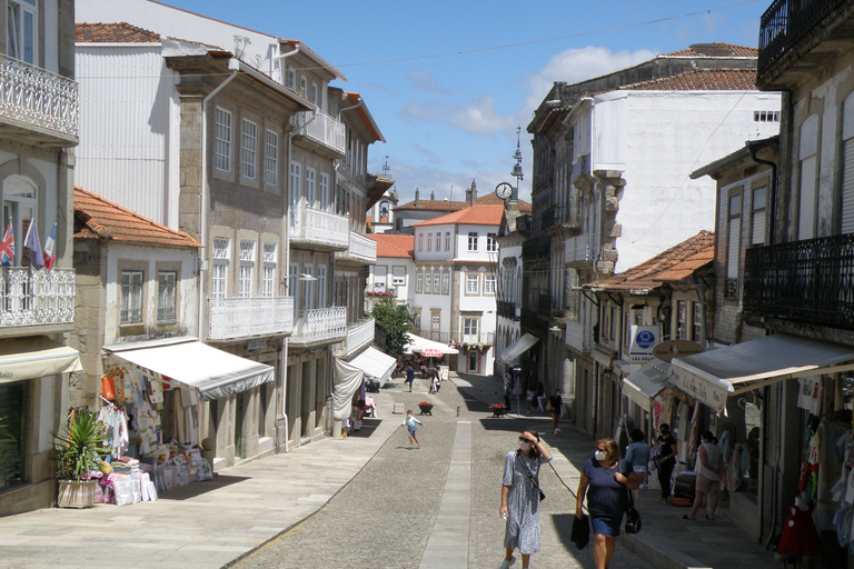 Porto: Santiago de Compostela Tour & Exclusive E-Book