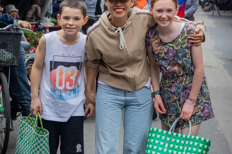 Da Nang: 5 famous dishes cooking class with market trip