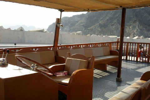 Muscat: Sunset Dhow Cruise with Omani Hospitality