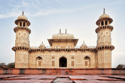 Depuis Delhi : Visite du Taj Mahal en train express (tout compris)Train de 2ème classe avec voiture privée et guide