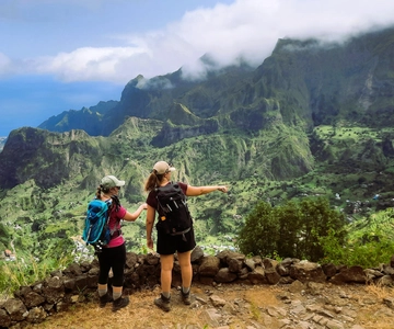 Santo Antão: escursione dal cratere del vulcano Cova a Ribeira Paúl