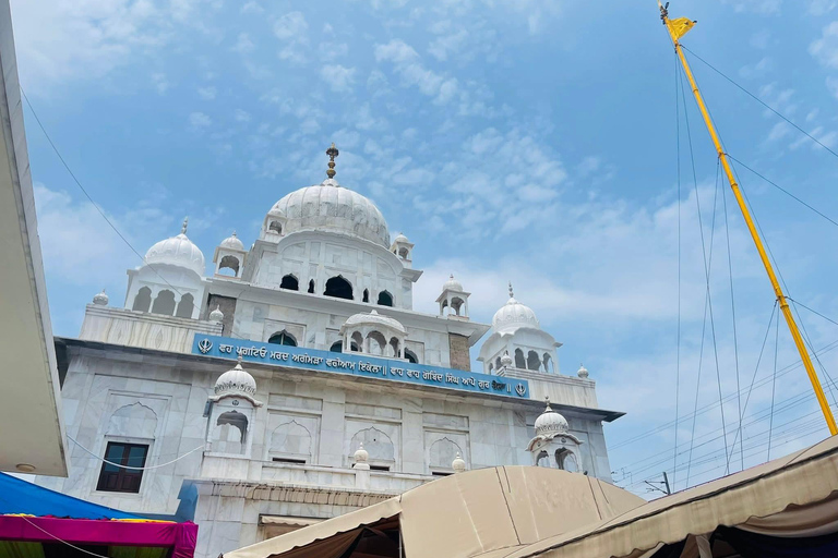 Cover Delhi in a Day: Private Guided Tour with 9 place visitEntrance+ Car + guide