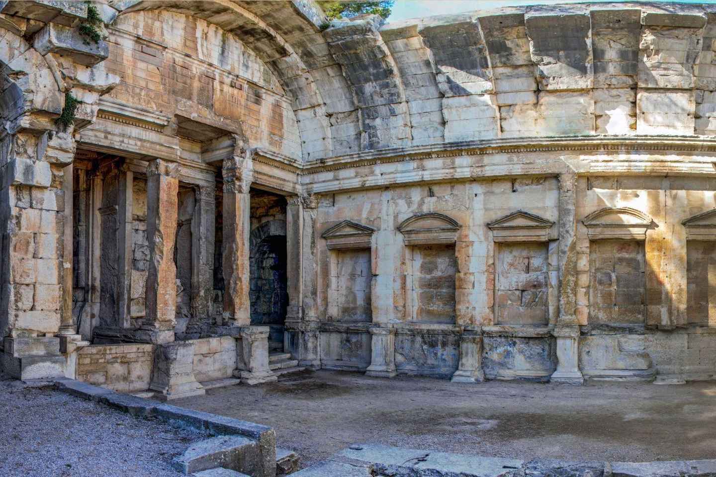 Nîmes - Experience a day like a Roman in ancient times