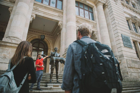 Bucarest nascosta: Scopri i segreti del centro storicoTour per piccoli gruppi