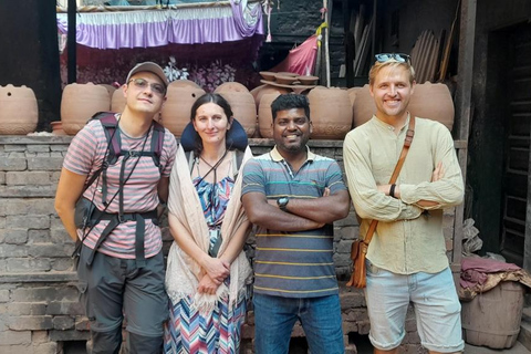 Mumbai: Dharavi Slum Tour with Local guide In Private: Walk inside Dharavi Slum with Local Guide