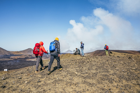 Reikiavik: caminata guiada de medio día por el volcán FagradalsfjallTour con recogida en la parada de autobús 12