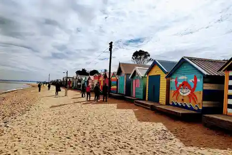 Melbourne 3-Hour Small Group Tour with Beach Boxes
