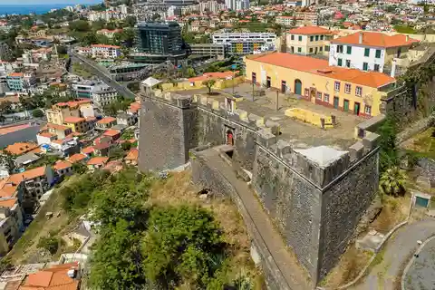 Tour privado en Vespa : Funchal y Monte (3 horas)