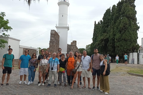 Colonia del Sacramento: Tour guidato di gruppo della città storicaTour a piedi in inglese/tedesco