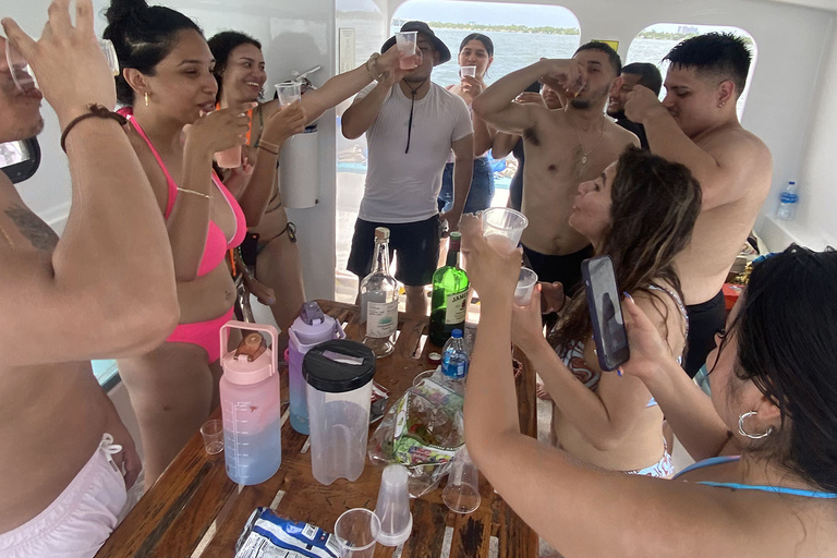 Miami: Day Boat Party with Jet Ski, Drinks, Music & Tubing Tour with Gas & Marina Fees