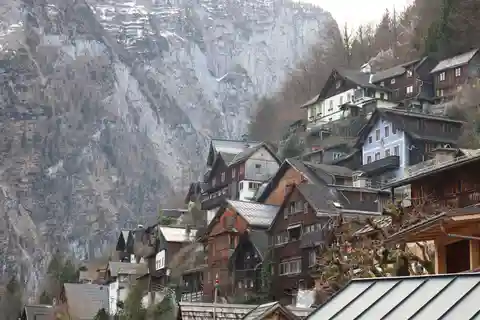From Vienna: Melk, Hallstatt, and Salzburg Day Trip