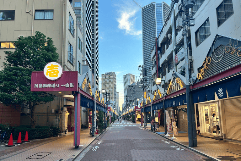 Tokyo: Tsukishima Monja Street Food Tour with Guide