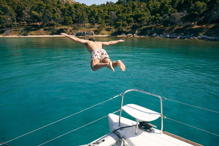 Nauplia: Crucero en catamarán con comida y bebida