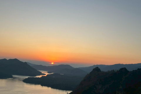 Chiang Mai: Wat Ban Den, Sticky Waterfall, & Rain Tree Tour Giant Rain Tree, Sticky Waterfall, Hiking at Moai Mountain