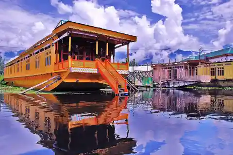 Srinagar: 3-Day Tour with Shikara Ride and Gardens