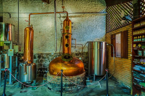 Paraty: destylarnia Engenho D'Ouro z degustacją i wodospadami