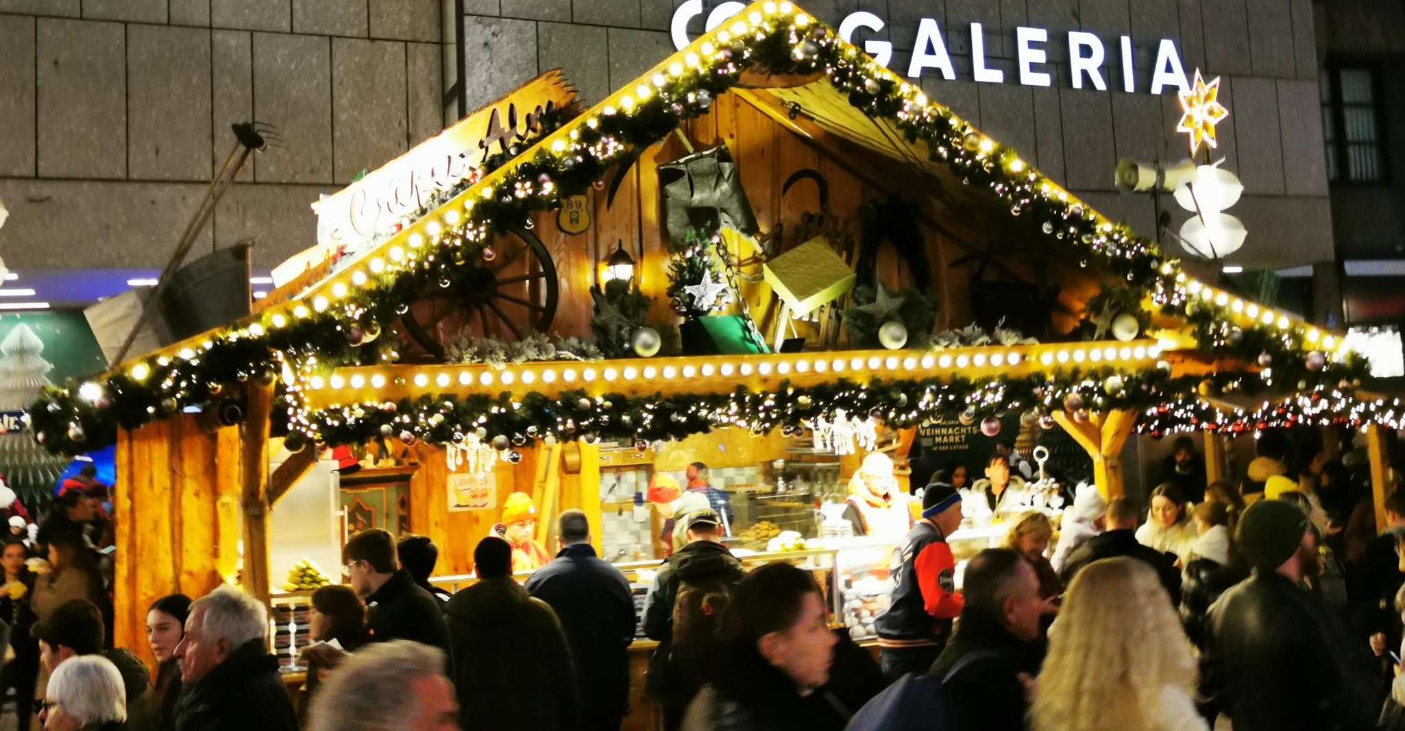 Munich: Neuschwanstein by Bus & Opt. Munich Xmas Market Tour photo 14
