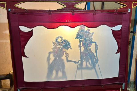 Yogyakarta: wandeltour met gids naar het paleis van de sultan en TamansariYogyakarta: begeleide wandeltour naar het paleis van de sultan en Tamansari