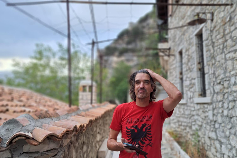 Berat: Guided Walking Tour with Food and Wine Tasting