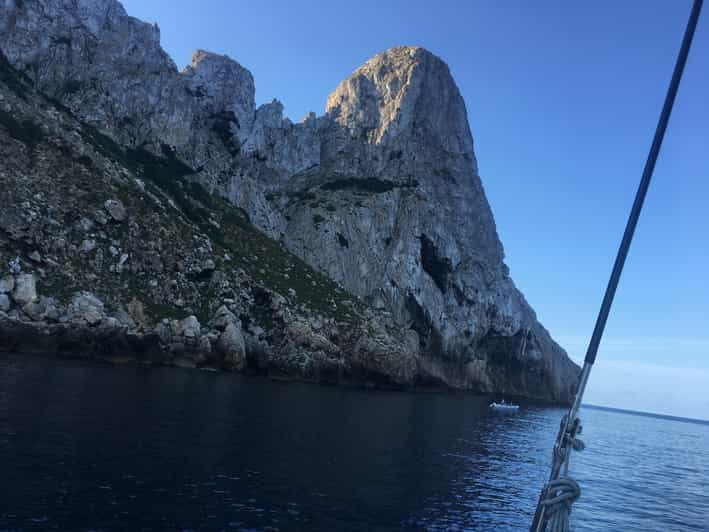 Découvrez les meilleurs endroits à bord d'un petit bateau conduit