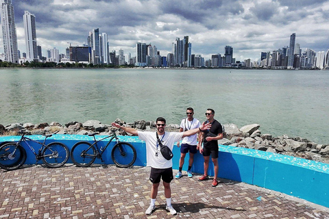Panama City: Casco Viejo Guided Bike Tour with Tastings