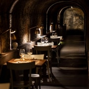Tour e degustazione di vini biologici in una cantina storica a Roma