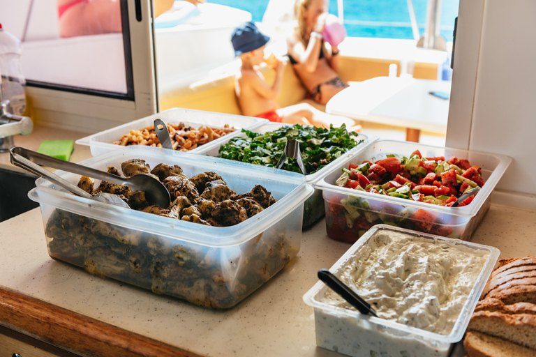 Rodi: Crociera in catamarano tutto compreso con pranzo e bevandeCatamarano a vela con 3 punti di sosta &quot;Wind&quot;