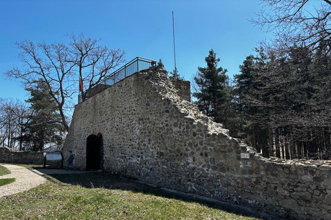 Tsari Mali Grad, Belchin Hut, tour per piccoli gruppi da SofiaEscursione a Sofia a Tsari Mali Grad vs Belchinski Rai Hut