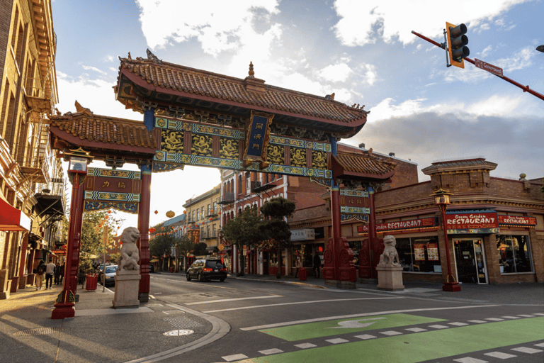 Premium Tour: Experience Victoria & Butchart Gardens