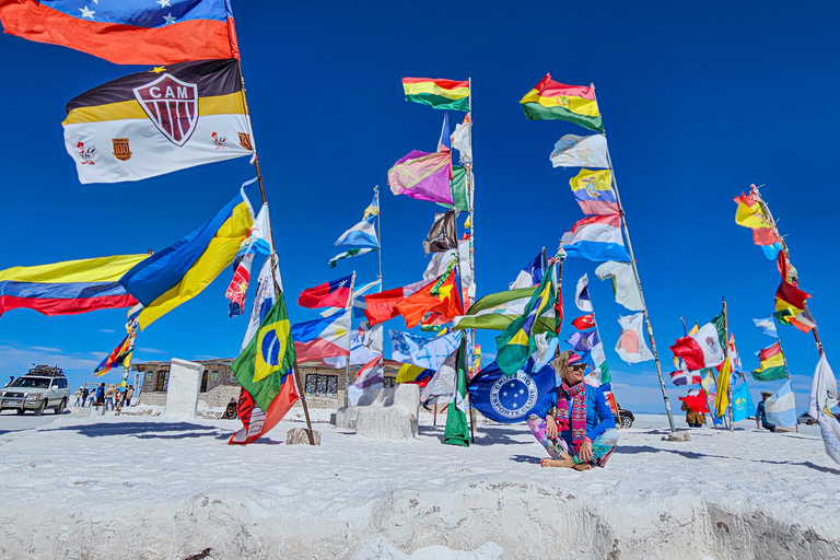 La Paz: 5-Day Uyuni Salt Flats Journey with Return ENGLISH-SPEAKING GUIDE