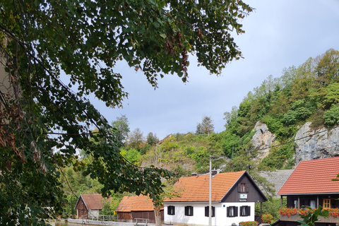 Depuis Zagreb : Kayak à Mrežnica et village de Rastoke - excursion d&#039;une journée