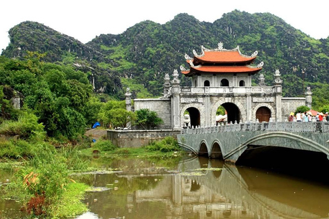 Desde Hanoi: Excursión de 2 días a Ninh Binh con estancia en bungalow