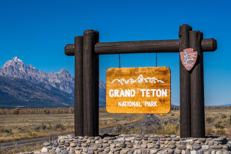 SLC:Grand Teton and Yellowstone National Park Multi-Day Tour 4-Days 3 Nights Tour with one Hotel-Breakfast on Day 2