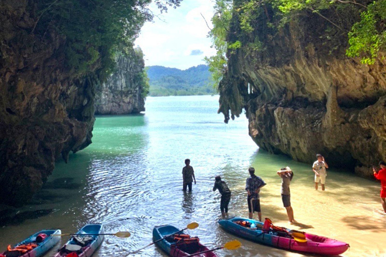 Krabi: tour in kayak delle mangrovie nascoste con extra opzionaliTour guidato di un giorno intero in kayak con pranzo e massaggio