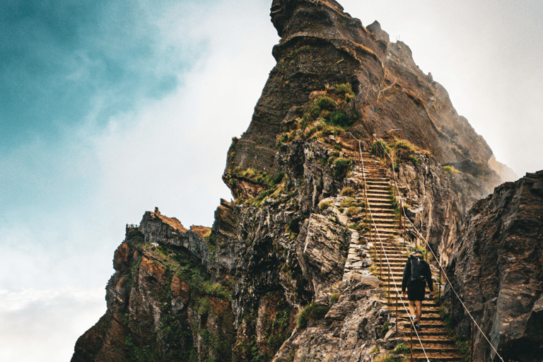 PR1/Pico do Arieiro tour with Premium transfer - round trip PR1/Pico do Arieiro tour transfer - round trip-Meeting point