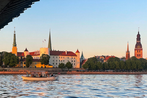 Riga: Crucero en barco por el canal de Riga y el río Daugava al atardecer