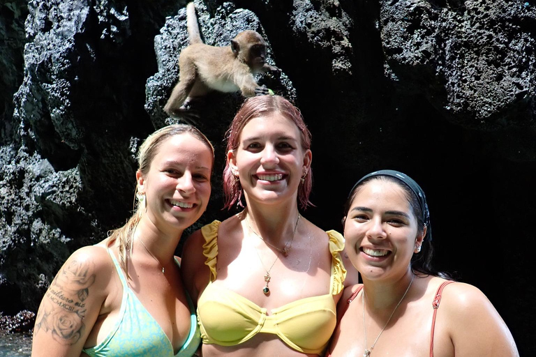 Koh Phi Phi : Pirat båttur med snorkling och kajakpaddling