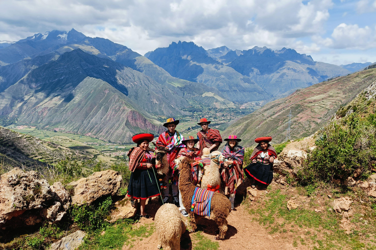 The Llama Hiking & History Experience in Racchi Ayllo