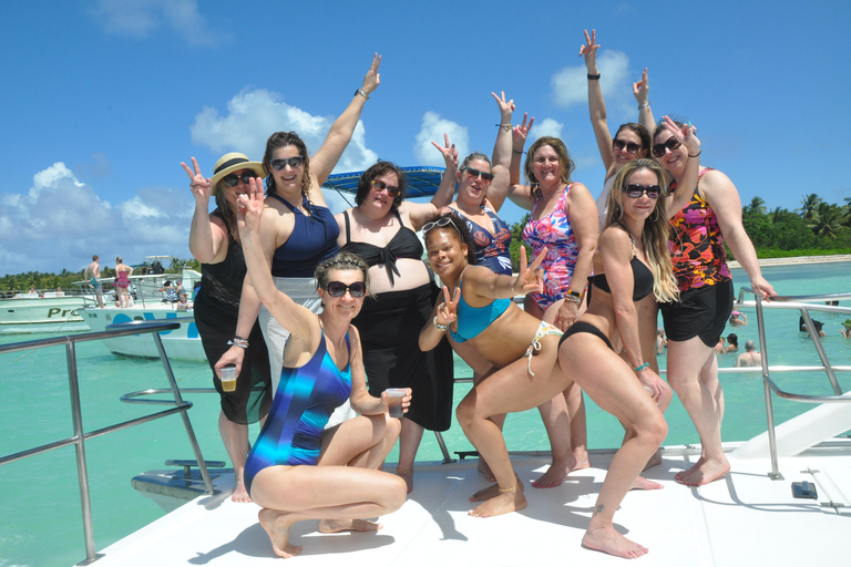 PuntaCana: Private Luxury Family BoatCruise with snorkelling