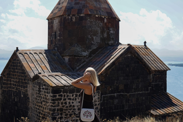 Tbilisi: Yerevan, Dilijan, Sevan & Lavash Experience Tour
