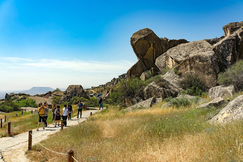 Baku: Gobustan, vulcões de lama, Yanar Dag e city tour pela cidade velha