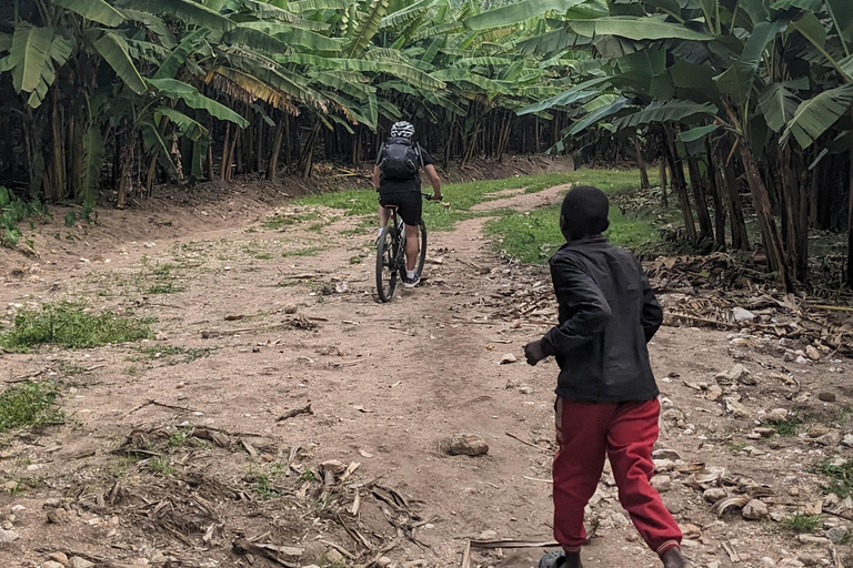 Kigali: Full-day cycling tour with picnic lunch