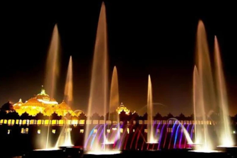 Tour privado por el casco antiguo de Delhi con el templo de AkshardhamTour privado por el casco antiguo de Delhi con ticket de entrada