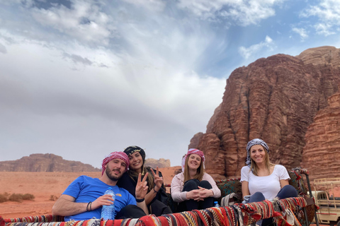 Wadi Rum: Jeep Tour & 1-Night Hostel Stay with Breakfast