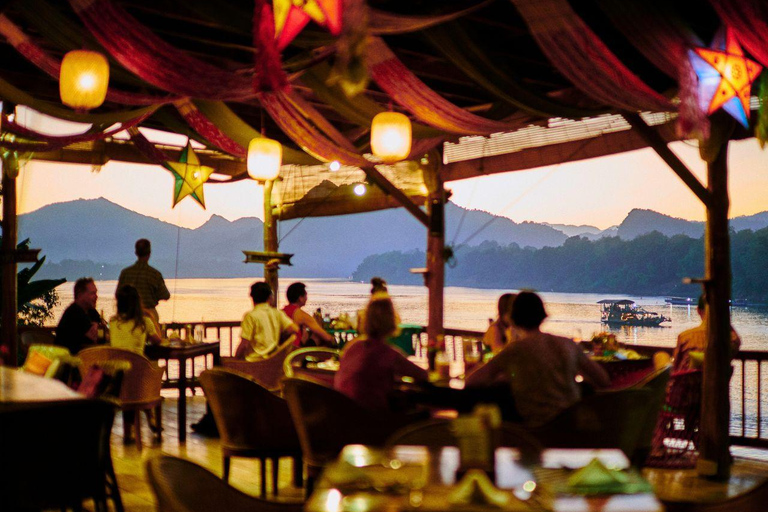 Luang Prabang: Mekong Sunset Cruise and Market Private Tour