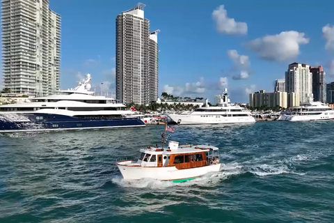 Miami: Miami Skyline Vintage Yacht Cruise,Miami: história do cruzeiro pelo porto de Miami