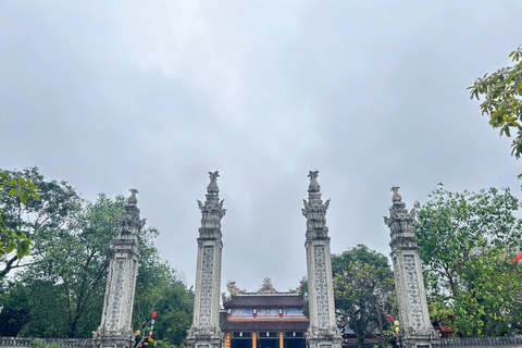 Hoi An/Da Nang: trasferimento a Hue, visita turistica e pranzo in una pagodaTrasferimento da Hoi An/Da Nang a Hue e visita alla Cittadella Imperiale