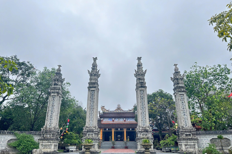 Hoi An/Da Nang: trasferimento a Hue, visita turistica e pranzo in una pagodaTrasferimento da Hoi An/Da Nang a Hue e visita alla Cittadella Imperiale