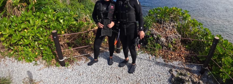 Okinawa : excursion privée de snorkeling à la grotte bleue avec guide